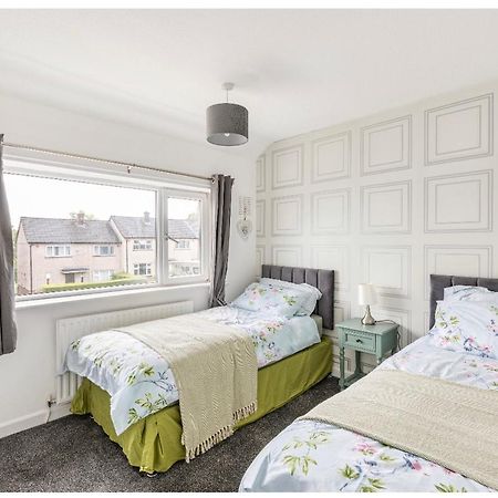 Entire Charming 5-Bed House In Darwen Blackburn Bb1 Free Parking Roadside Rishton Eksteriør bilde