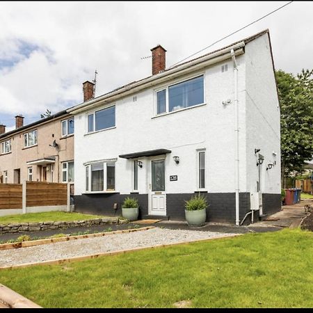 Entire Charming 5-Bed House In Darwen Blackburn Bb1 Free Parking Roadside Rishton Eksteriør bilde