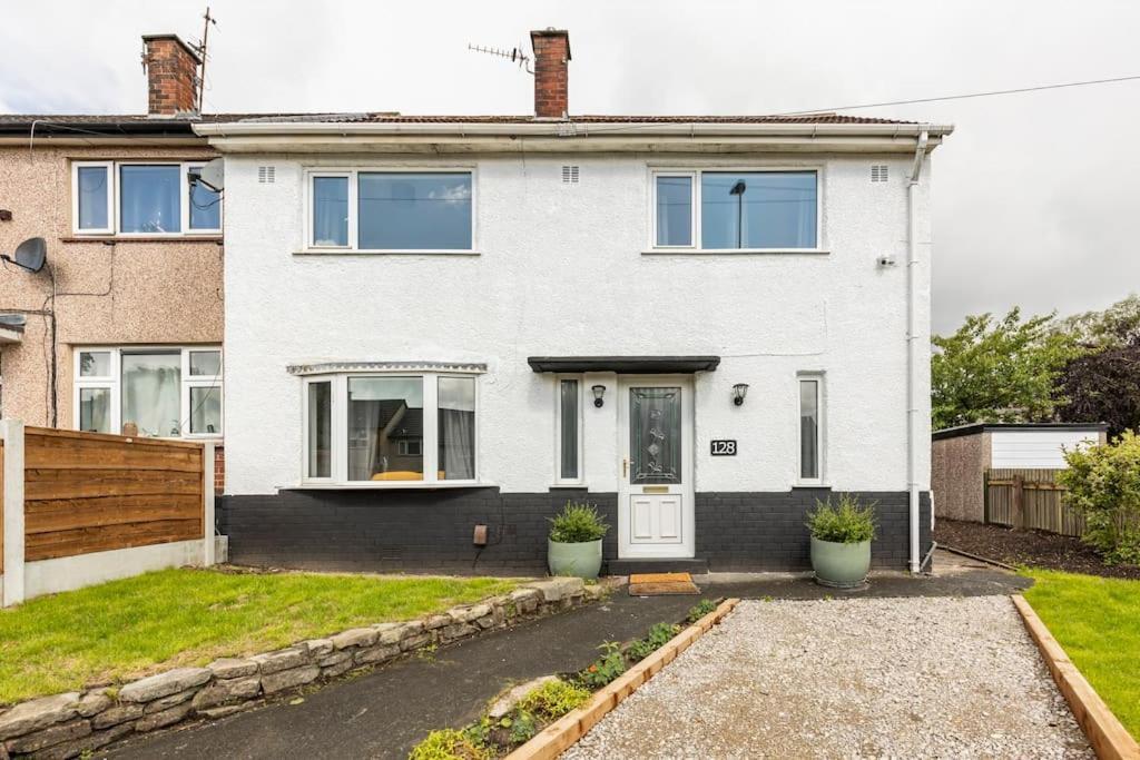Entire Charming 5-Bed House In Darwen Blackburn Bb1 Free Parking Roadside Rishton Eksteriør bilde