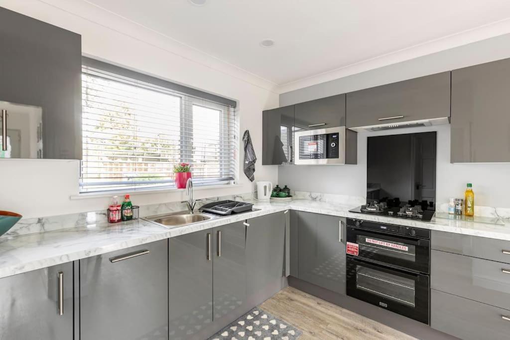 Entire Charming 5-Bed House In Darwen Blackburn Bb1 Free Parking Roadside Rishton Eksteriør bilde