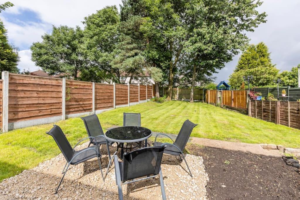 Entire Charming 5-Bed House In Darwen Blackburn Bb1 Free Parking Roadside Rishton Eksteriør bilde