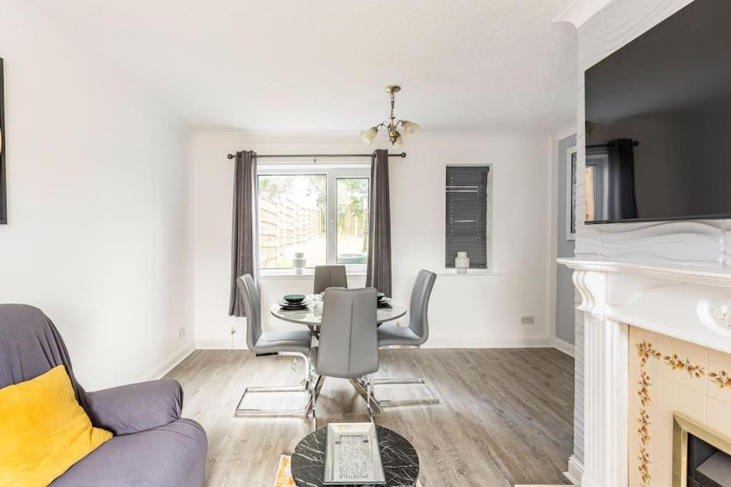 Entire Charming 5-Bed House In Darwen Blackburn Bb1 Free Parking Roadside Rishton Eksteriør bilde