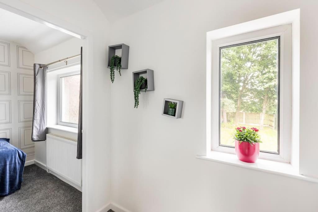Entire Charming 5-Bed House In Darwen Blackburn Bb1 Free Parking Roadside Rishton Eksteriør bilde