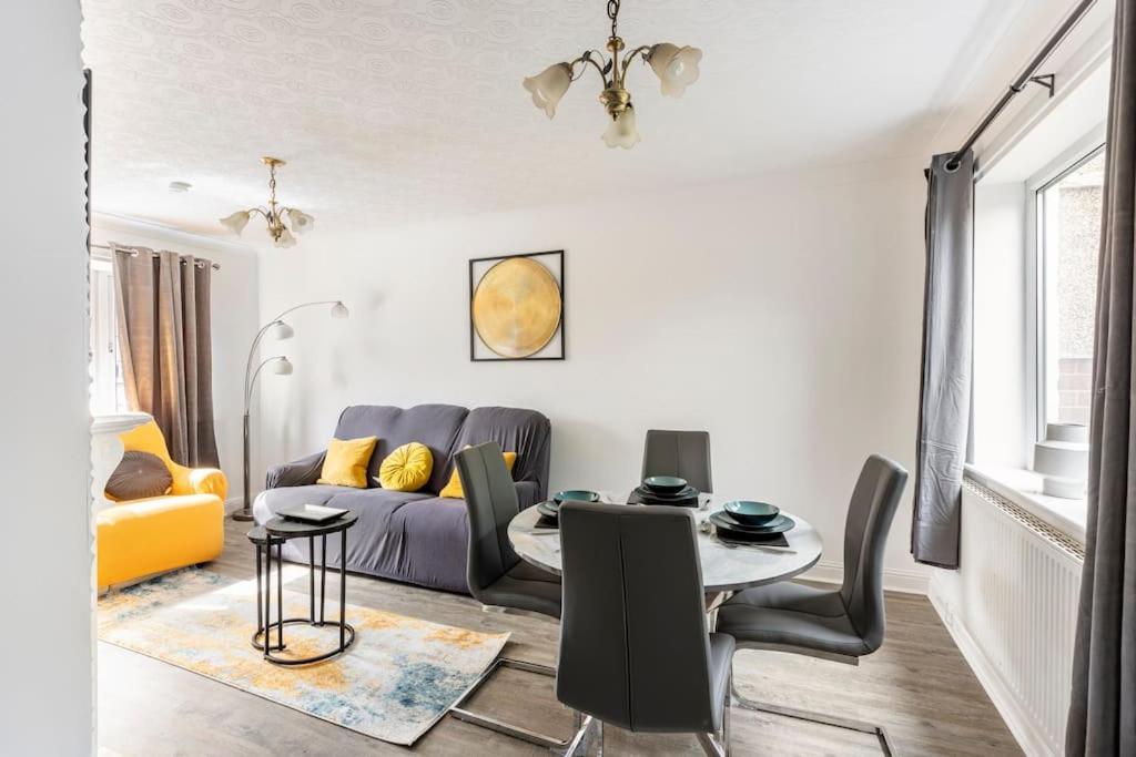 Entire Charming 5-Bed House In Darwen Blackburn Bb1 Free Parking Roadside Rishton Eksteriør bilde